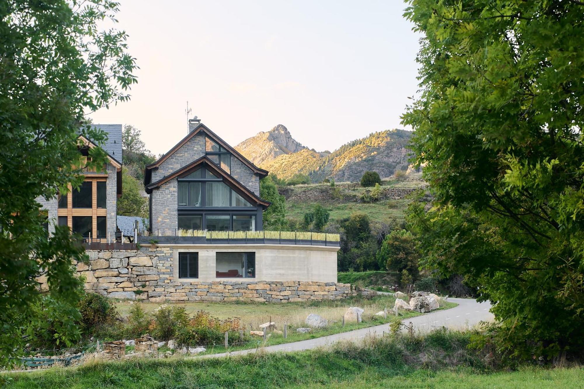 Casa De La Paz En El Valle De Tena Сандиньес Экстерьер фото