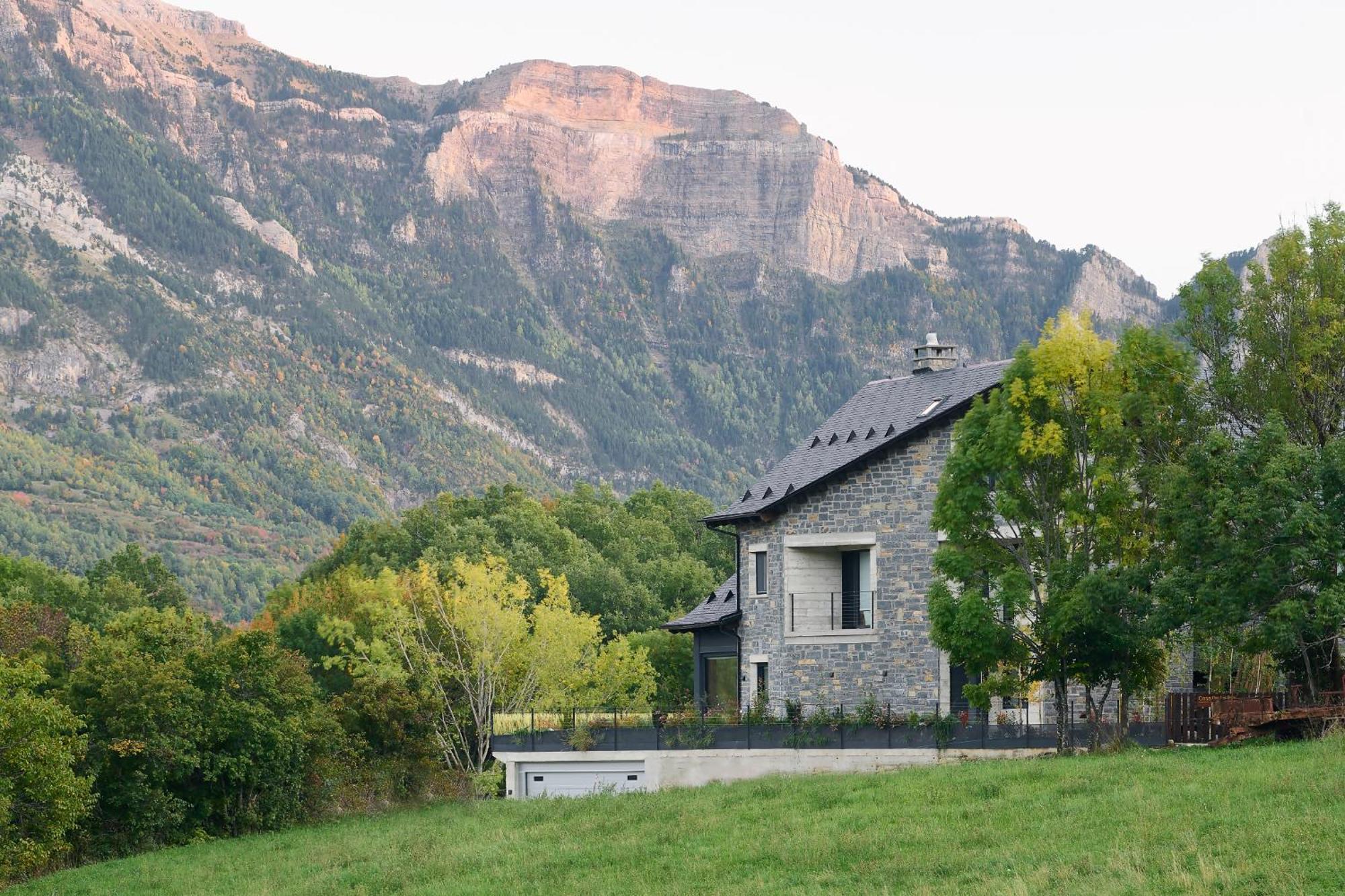 Casa De La Paz En El Valle De Tena Сандиньес Экстерьер фото